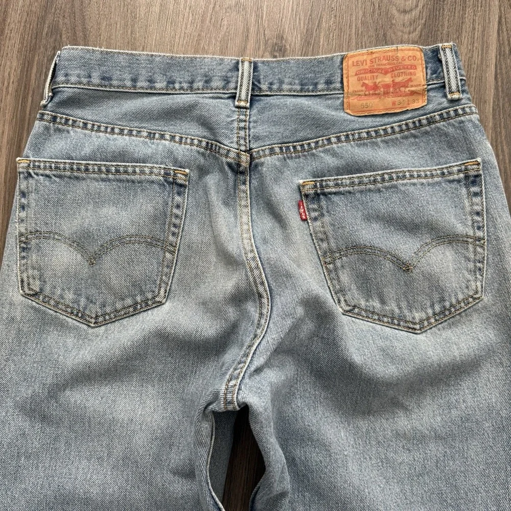 Levis 550 Jeans Mens Tag 31x33 (32x31) Faded Blue Denim Relaxed Fit Tapered Leg
